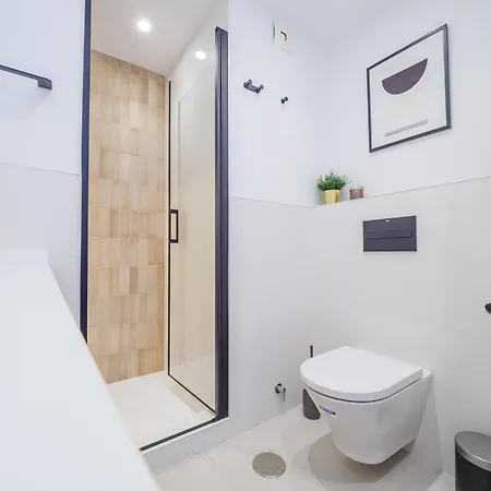 Apartamento Nuevo Frente Al Mar En El Mismo Paseo Maritimo *